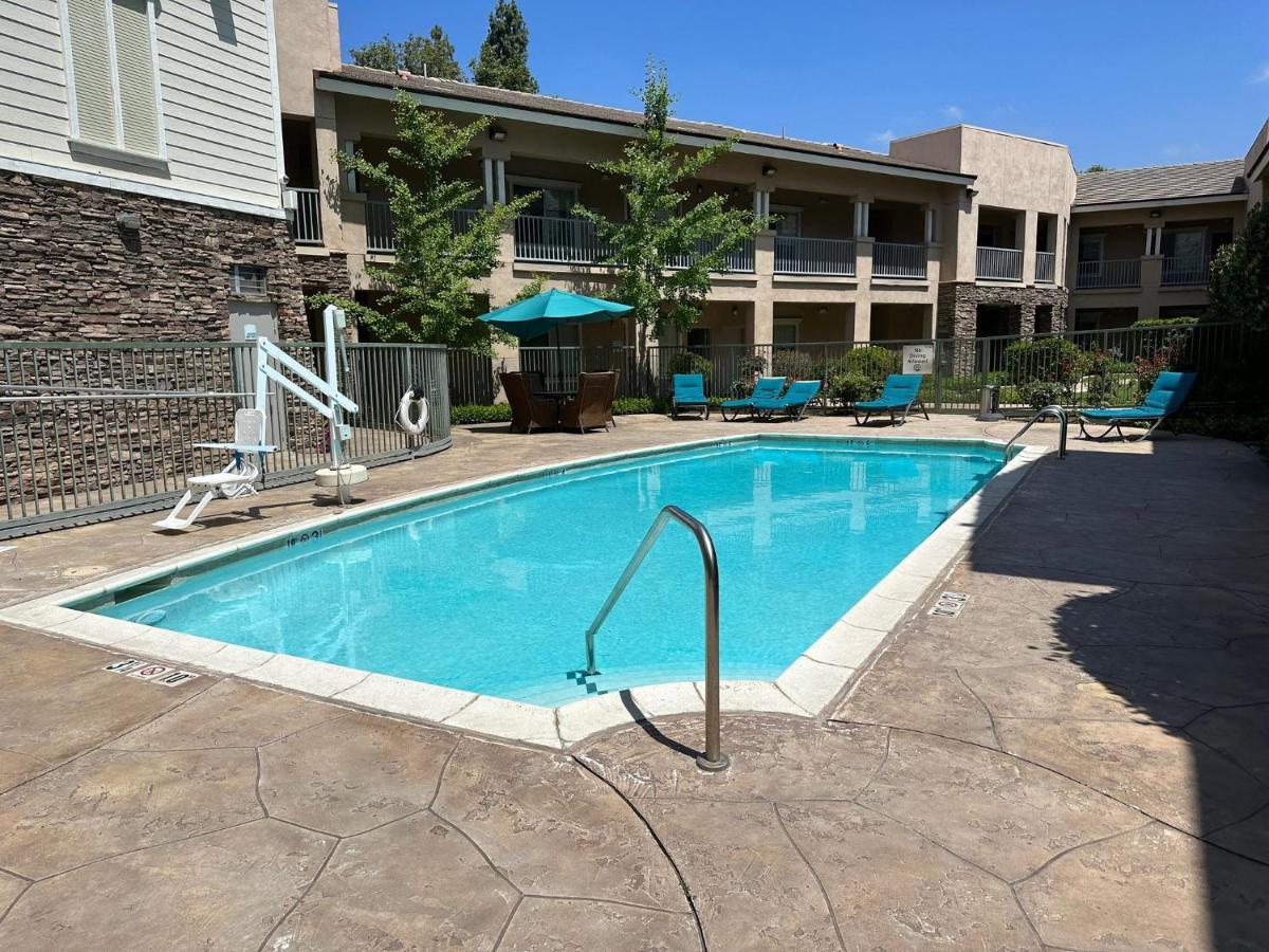 Holiday Inn Express Hotel & Suites San Dimas By Ihg Exterior foto